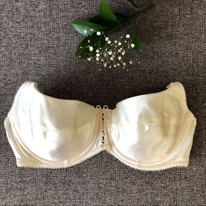 Victorias Secret non push-up wired Satin Bra Ivory